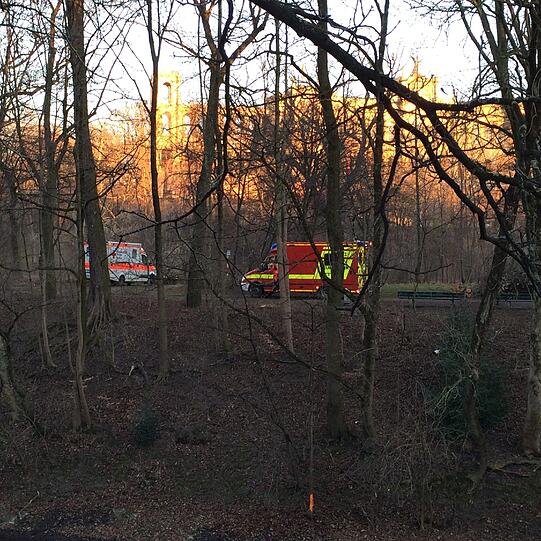 Am frühen Montagabend hatte der 15-jährige Schüler aus München die Frau in der Isar entdeckt.