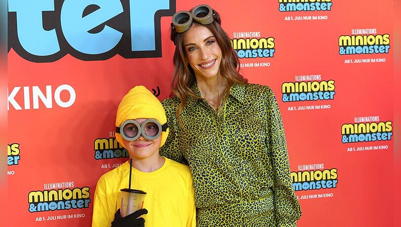 Cathy Hummels hatte in Person von Sohn Ludwig ihren ganz pers&ouml;nlichen "Minion" dabei.