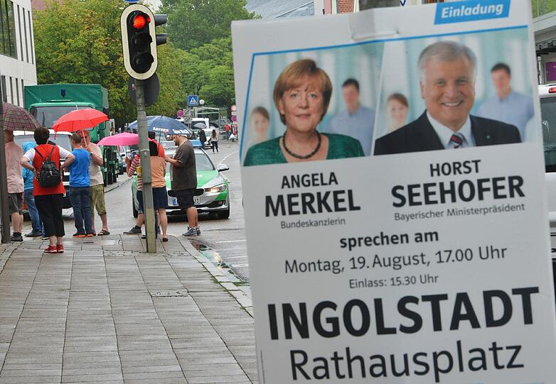 Geiselnahme in Ingolstadt: Die Bilder vom Polizeieinsatz am alten Rathaus