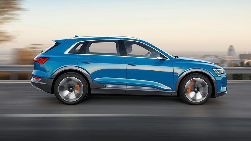 Vertraute Proportionen mit neuen Design-Details: die Seitenpartie des Audi e-tron.