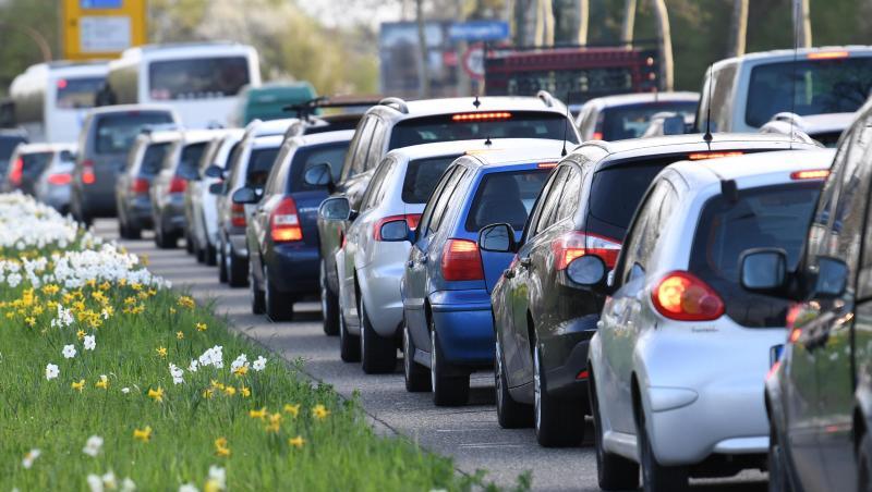 Der ADAC warnt vor Belastungen für Pendler durch eine mögliche CO2-Steuer. Der ADAC warnt vor Belastungen für Pendler durch eine mögliche CO2-Steuer.