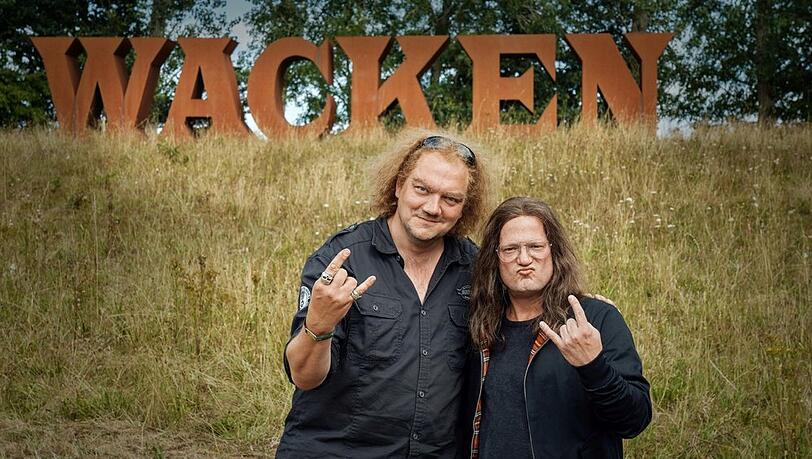 Charly Hübner (l.) und Aurel Manthei drehen "The Legend of Wacken".
