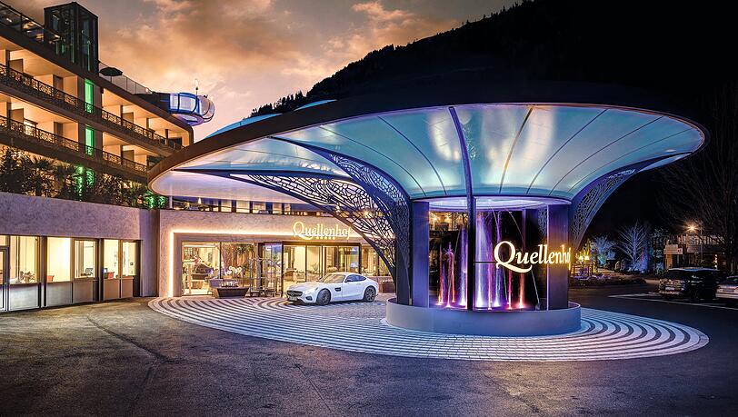 Das Haupthaus Quellenhof Luxury Resort Passeier liegt im wunderschönen Passeiertal in Südtirol, knapp 15 Autominuten von Meran entfernt. Das Haupthaus Quellenhof Luxury Resort Passeier liegt im wunderschönen Passeiertal in Südtirol, knapp 15 Autominuten von Meran entfernt.