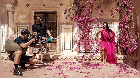 Freida Pinto posiert f&uuml;r die kommende Ausgabe des Kultkalenders von Pirelli.