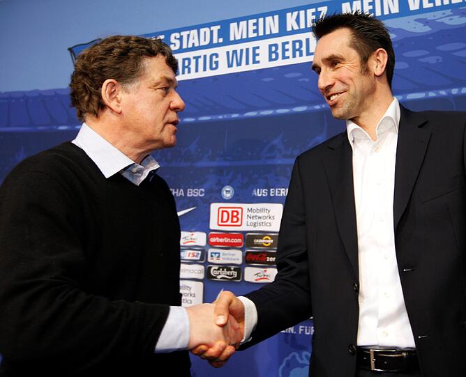 Der neue Trainer Otto Rehhagel am Sonntag bei der Pressekonferenz anlässlich seiner Vorstellung in Berlin.