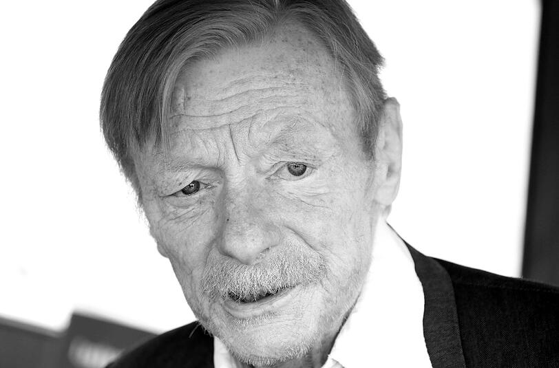 12. September: Otto Sander (72): Er galt als begnadeter Bühnen- und Filmschauspieler. Zu den Paraderollen in 130 Filmen zählt der Engel Cassiel in Wim Wenders' »Der Himmel über Berlin«. Seine sonore Stimme machte ihn zum gefragten Synchronsprecher.