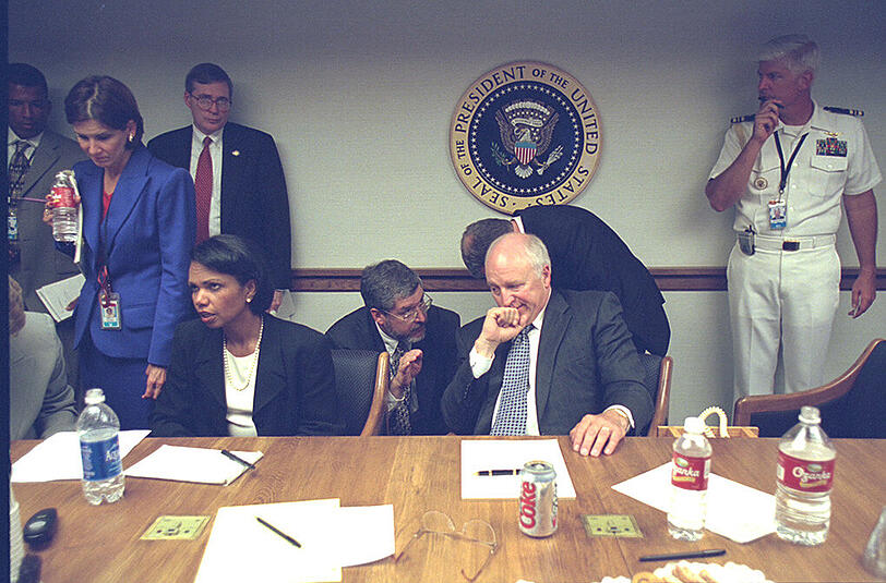 9/11 aus der Sicht der US-Regierung: Interne Fotos aus dem weißen Haus zeigen Vizepräsident Cheney, die Nationale Sicherheitsberaterin Condoleezza Rice, Außenminister Colin Powell und US-Präsident Bush am 11. September 2001.