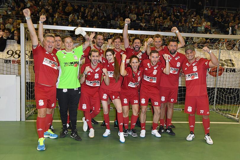So sehen Sieger aus: FC NinaPool Football Club Team