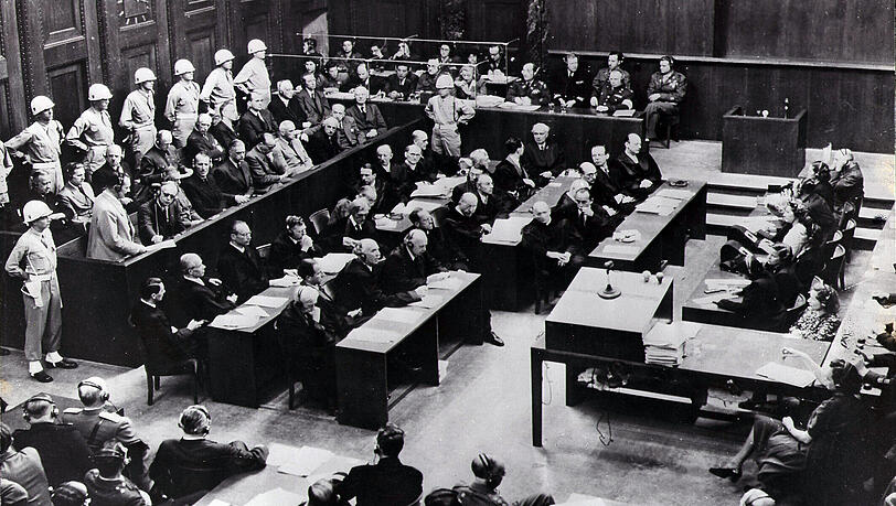 Blick in den Verhandlungssaal der Nürnberger Prozesse 1945. Blick in den Verhandlungssaal der Nürnberger Prozesse 1945.