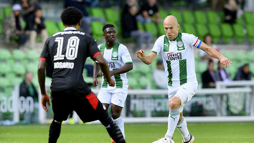 Arjen Robben (r.) bei seinem ersten Eredivisie-Spiel für den FC Groningen nach dem Comeback. Lange sollte der Einsatz nicht dauern.