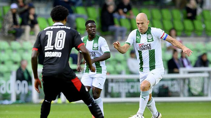 Arjen Robben (r.) bei seinem ersten Eredivisie-Spiel für den FC Groningen nach dem Comeback. Lange sollte der Einsatz nicht dauern.