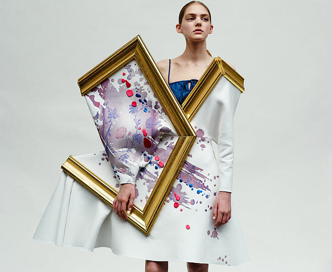 Mode, die aus dem Rahmen fällt. Dieses Kleid für den Museumsbesuch entwarfen Viktor & Rolf vor zehn Jahren.