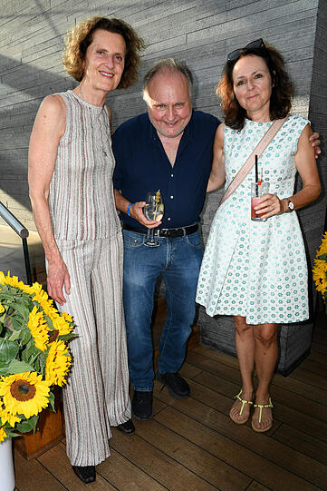 Hotel-Chefin Innegrit Volkhardt mit Verleger Prof. Dr. Martin Balle und Karin Vuskovic Hotel-Chefin Innegrit Volkhardt mit Verleger Prof. Dr. Martin Balle und Karin Vuskovic