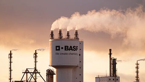In der Chemiebranche mit dem Branchenf&uuml;hrer BASF verbessert sich das Gesch&auml;ftsklima (Archivbild)