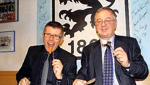 Janusz Filipiak, dessen Frau in Krakau mit dem „Wierzynek“ Polens bekanntestes Restaurant betreibt, beim Imbiss mit Löwen-Geschäftsführer Manfred Stoffers (li.). Janusz Filipiak, dessen Frau in Krakau mit dem „Wierzynek“ Polens bekanntestes Restaurant betreibt, beim Imbiss mit Löwen-Geschäftsführer Manfred Stoffers (li.).
