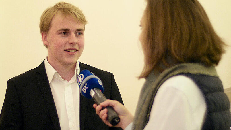 Gab selbst schon Interviews: Nun will Alex Journalist werden.