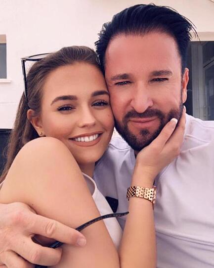 Schlagersänger Michael Wendler und seine Laura Müller waren im "Sommerhaus der Stars", entgegen erster Berichte will die 19-Jährige aber nicht ins "Dschungelcamp".