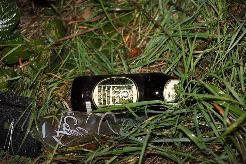 ...am Unfallort fanden die Hilfskräfte diese Bierflasche.