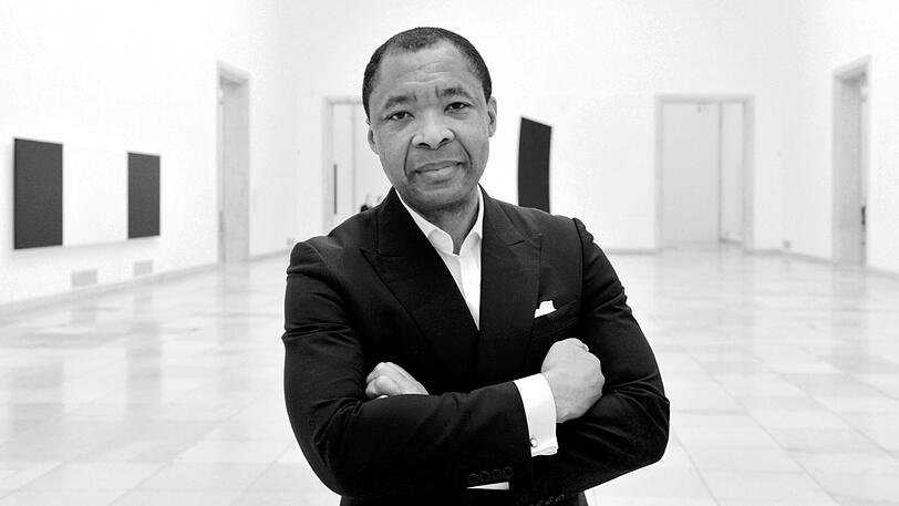 Okwui Enwezor ist im Alter von 55 Jahren gestorben.