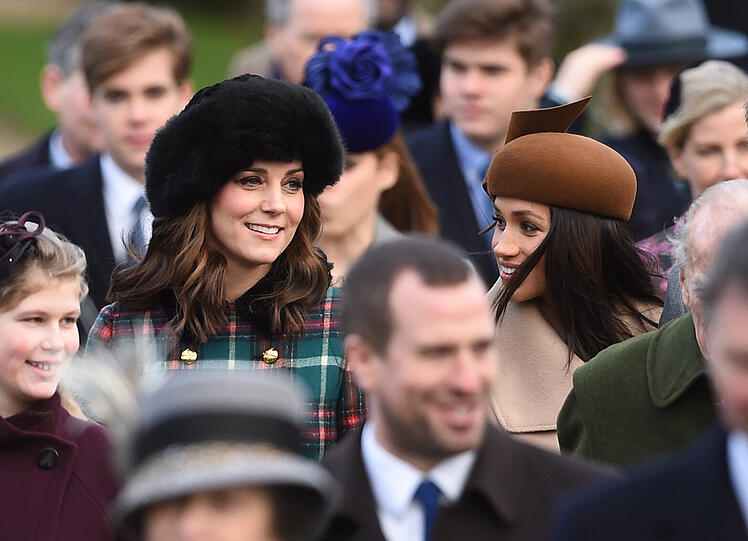 Trotz aller Gerüchte um einen Streit mit Kate zeigen sich die beiden Herzoginnen beim 50. "Prince of Wales"-Jubiläum von Prinz Charles vereint.