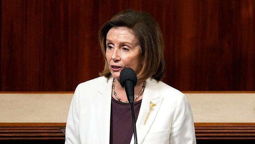 Nancy Pelosi tritt ab.