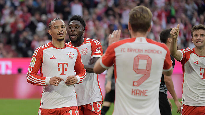 Leroy Sané (l.) und Harry Kane (r.) sorgten auch gegen den SC Freiburg wieder für mächtig Wirbel in der Bayern-Offensive.