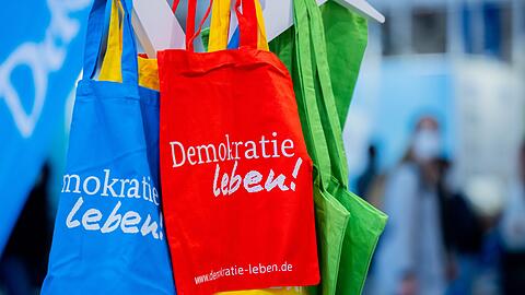 Das Programm "Demokratie leben!" soll bisher zivilgesellschaftliches Engagement f&uuml;r ein demokratisches Miteinander f&ouml;rdern. (Symbolbild)