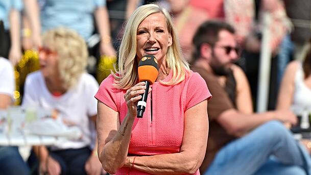 Andrea Kiewel am 10. Mai im "ZDF-Fernsehgarten". Andrea Kiewel am 10. Mai im "ZDF-Fernsehgarten".