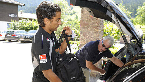 Für 600 Euro ließ sich Sami Allagui mit dem Taxi vom Trainingslager Kitzbühel zum Münchner Flughafen fahren. Für 600 Euro ließ sich Sami Allagui mit dem Taxi vom Trainingslager Kitzbühel zum Münchner Flughafen fahren.