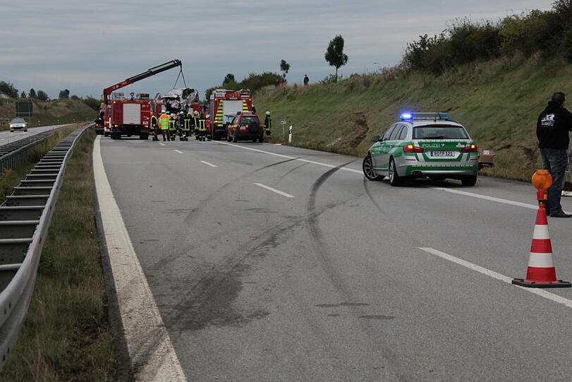 Bei einem Unfall auf der A94 wurden vier Personen verletzt.