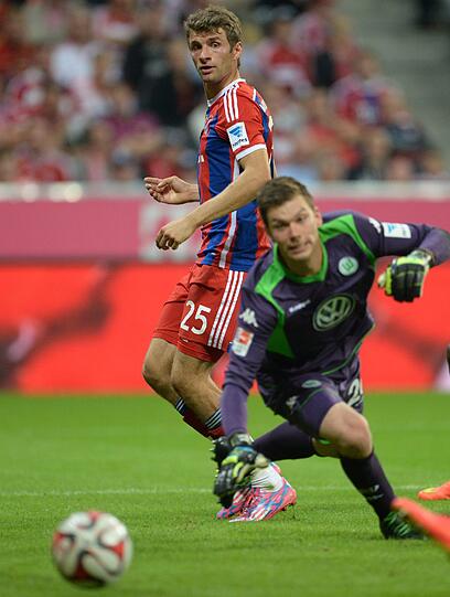 Thomas Müller: Es müllert wieder. Ein gewohntes Müller-Spiel, viel laufen, viel Einsatz - und irgendwie wieder den Ball über die Linie bringen. Bereitete das 2:0 uneigensinnig vor. Note 2