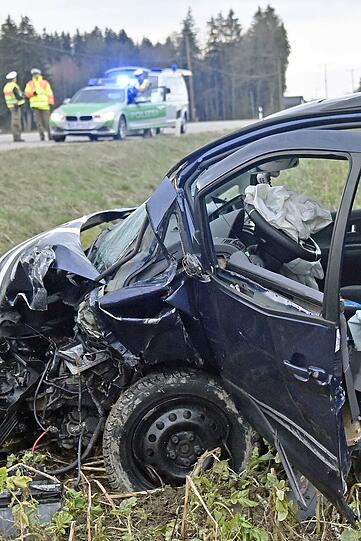 Die Fahrerin des Lupos kam mit schweren Verletzungen ins Krankenhaus.