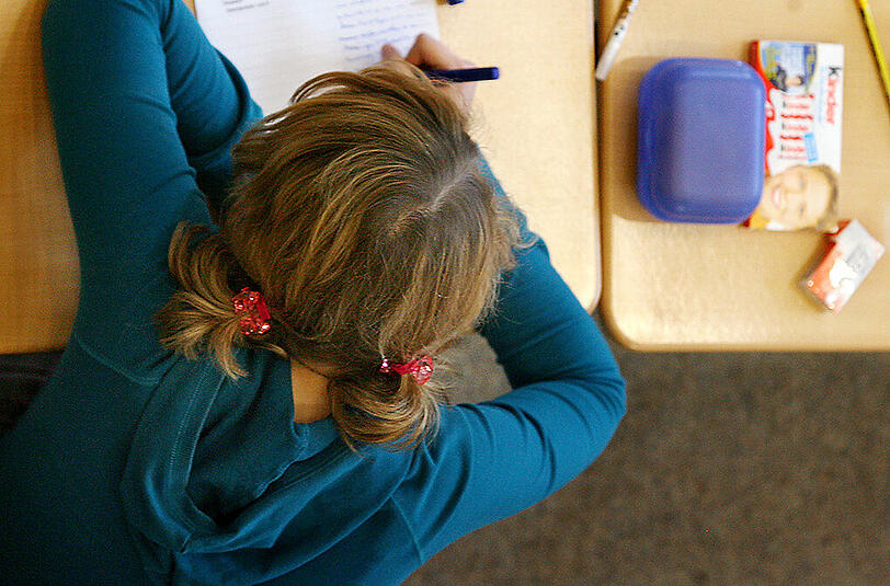 Haben Bayerns Schüler zu viel Stress? 3,5 Prozent von ihnen blieben letztes Jahr sitzen.