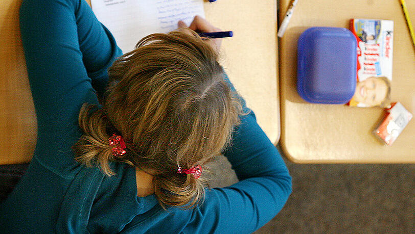 Haben Bayerns Schüler zu viel Stress? 3,5 Prozent von ihnen blieben letztes Jahr sitzen. Haben Bayerns Schüler zu viel Stress? 3,5 Prozent von ihnen blieben letztes Jahr sitzen.