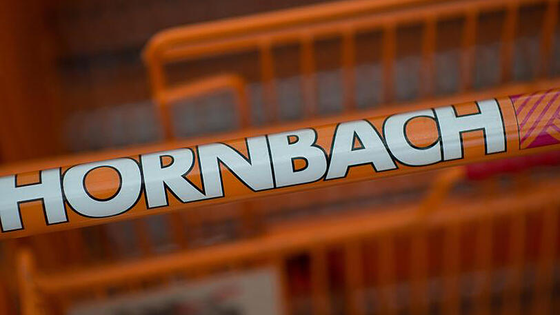 Einkaufswagen der Baumarktkette Hornbach.