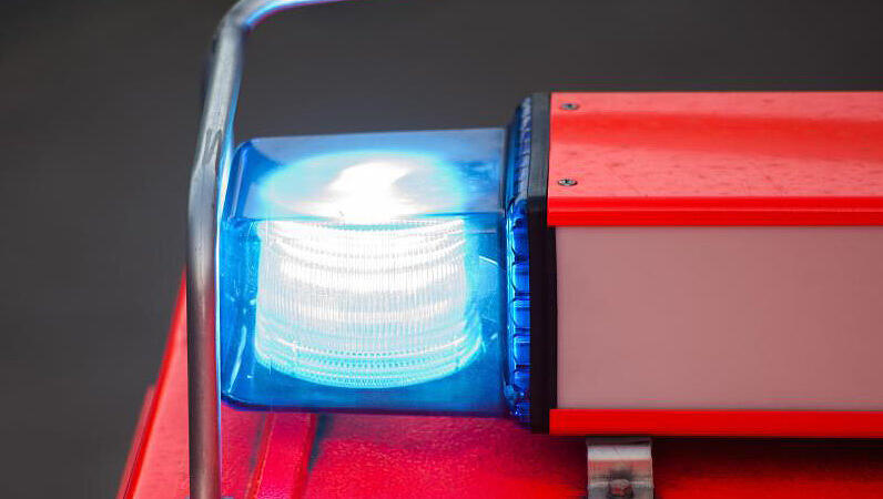 Die Feuerwehr löschte den Brand in einem Recyclingbetrieb bis in die frühen Morgenstunden. Die Feuerwehr löschte den Brand in einem Recyclingbetrieb bis in die frühen Morgenstunden.