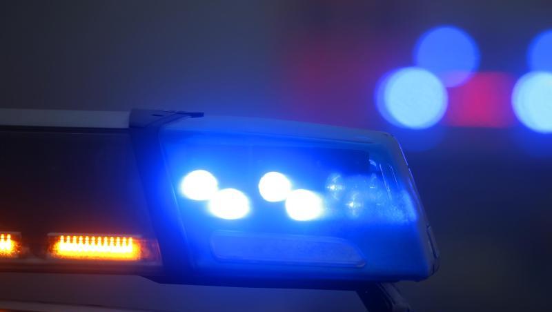 Bewaffnete betraten eine Shisha-Bar in Saarlouis und attackierten Mitarbeiter und Gäste - die Polizei nahm vier von ihnen fest (Symbol). Bewaffnete betraten eine Shisha-Bar in Saarlouis und attackierten Mitarbeiter und Gäste - die Polizei nahm vier von ihnen fest (Symbol).