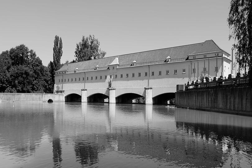 Die Wehranlage in Oberföhring wurde 1920 bis 1924 erbaut.