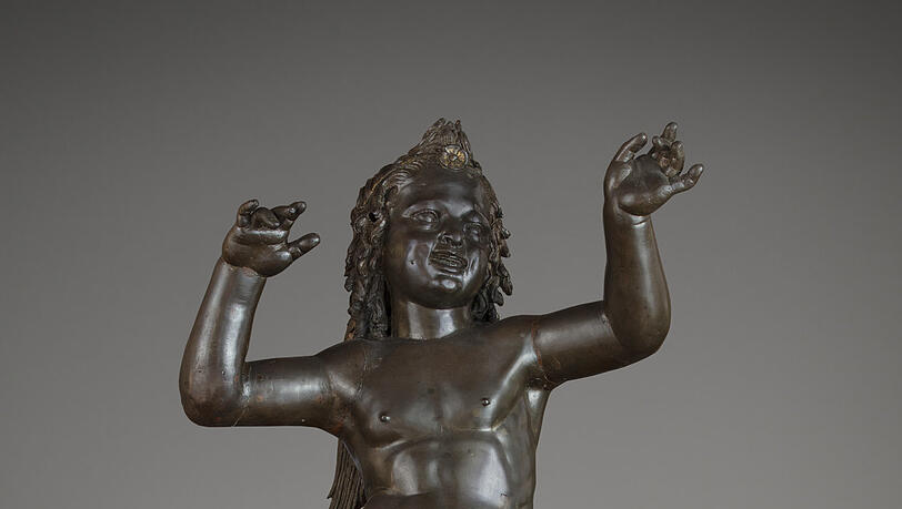 Donatellos "Amor Attis" (1435-40) aus dem Bargello gibt mit seinen Hosen und dem Satyrschwänzchen bis heute Rätsel auf. Der Pferdekopf aus Neapel, der lange als Werk der Antike galt, konnte dagegen dem Florentiner Meister zugeschrieben werden und entstand 1456. Donatellos "Amor Attis" (1435-40) aus dem Bargello gibt mit seinen Hosen und dem Satyrschwänzchen bis heute Rätsel auf. Der Pferdekopf aus Neapel, der lange als Werk der Antike galt, konnte dagegen dem Florentiner Meister zugeschrieben werden und entstand 1456.