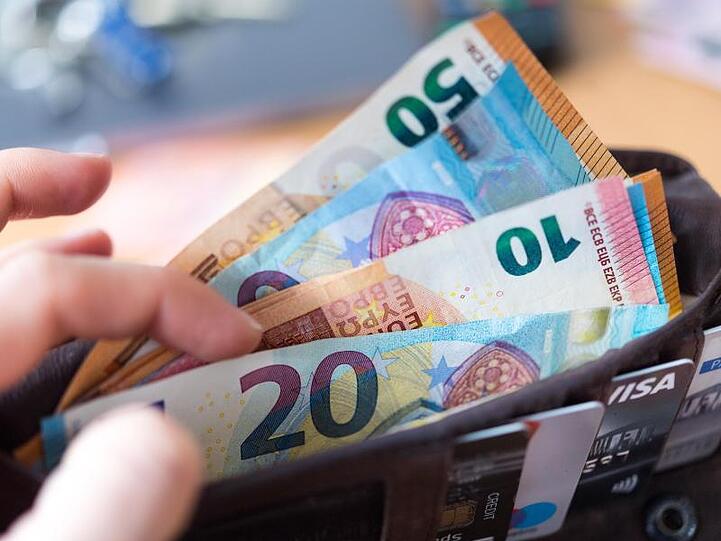 Dem Konzept zufolge sollen Einzahlungen der Arbeitnehmer flexibel etwa zwischen fünf und mehreren Hundert Euro im Monat möglich sein.