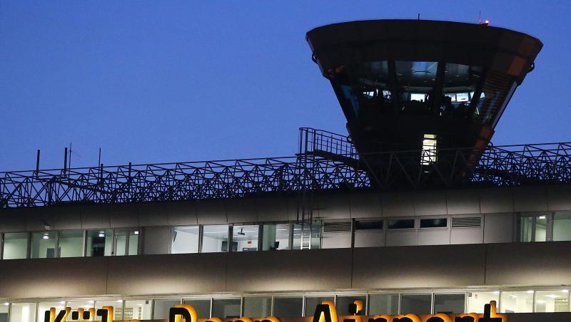 Der Flughafen Köln-Bonn. Allein im vergangenen Jahr hat die Zweiteilung der Regierung mehr als acht Millionen Euro gekostet. Der Flughafen Köln-Bonn. Allein im vergangenen Jahr hat die Zweiteilung der Regierung mehr als acht Millionen Euro gekostet.