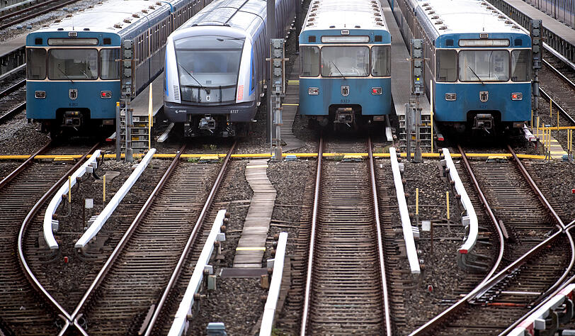 U-Bahnen im Depot in Fröttmaning.