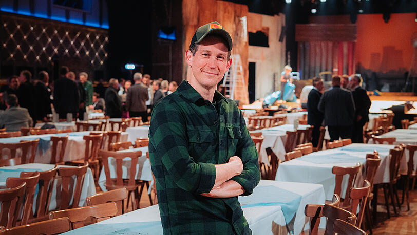 Der Saal leert sich, doch &bdquo;Aiwanger&ldquo; ist noch da: Stefan Murr um halb zw&ouml;lf am Mittwochabend auf dem Nockherberg.