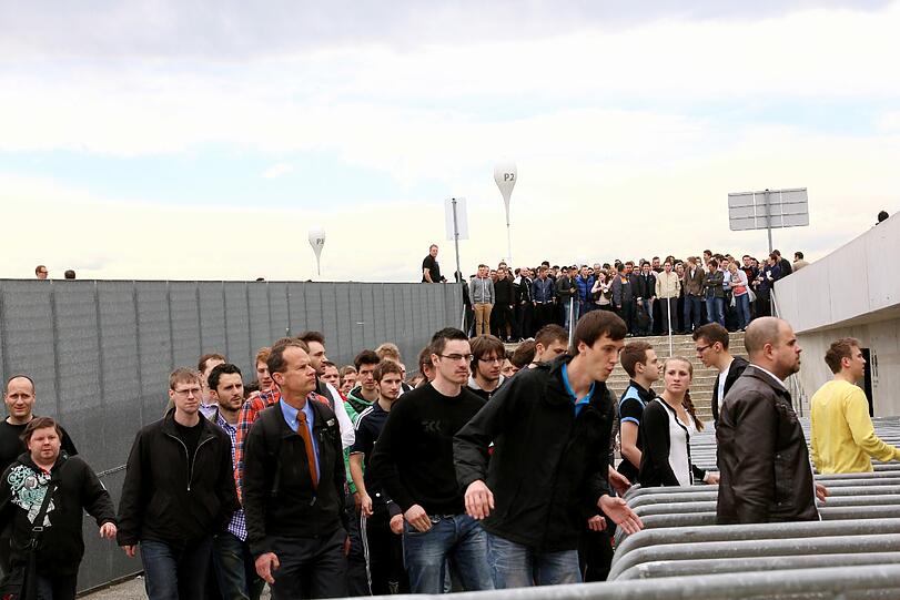 Champions League Finale 2013: Die Fans stürmen den Vorverkauf zum Public Viewing. Die Bilder vom Vorverkaufstart für die Allianz Arena