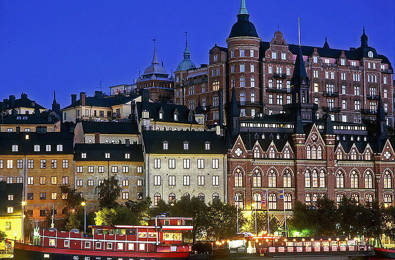 Platz zehn: Schweden. Hier ist das Ufer der schwedischen Hauptstadt Stockholm bei Nacht zu sehen.