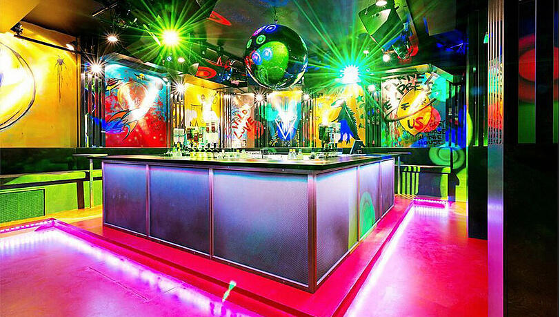 Bei einem Tiefgaragen-Umbau entstand dieser Club mit Restaurant an der Occamstraße. Zu sehen am Samstag um 16 Uhr. Bei einem Tiefgaragen-Umbau entstand dieser Club mit Restaurant an der Occamstraße. Zu sehen am Samstag um 16 Uhr.