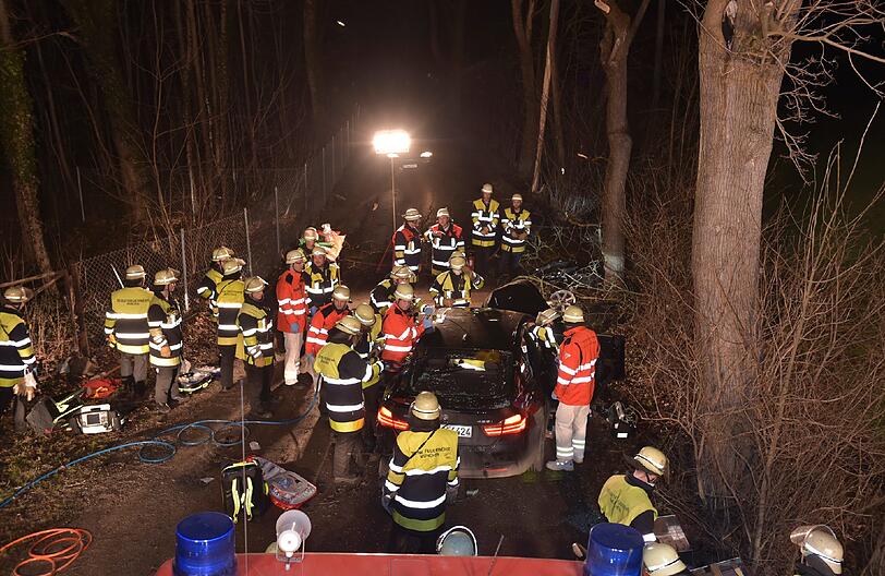 Die 18-Jährige wurde eingeklemmt und schwer verletzt.