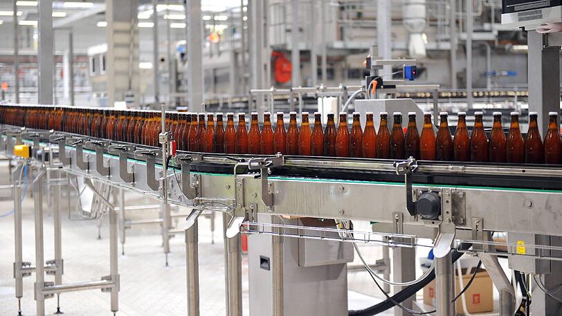 In der neuen Paulaner-Brauerei in Langwied wird längst gebraut - jetzt soll angebaut werden.