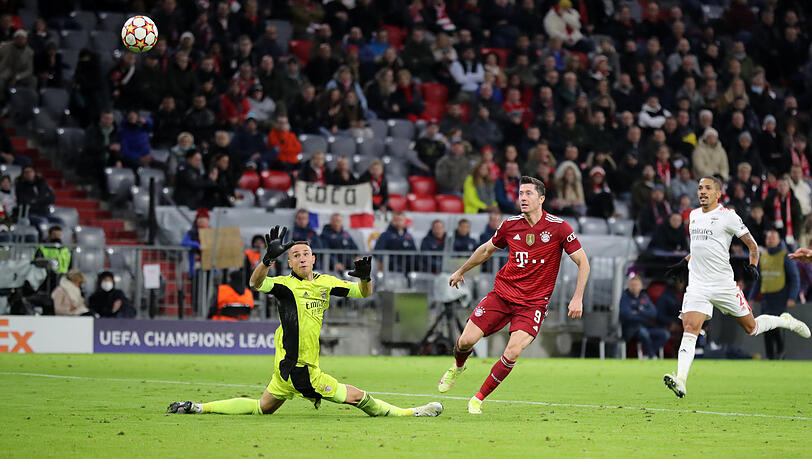 Der dritte Streich: Lewandowski trifft zum 5:2-Endstand. Der dritte Streich: Lewandowski trifft zum 5:2-Endstand.