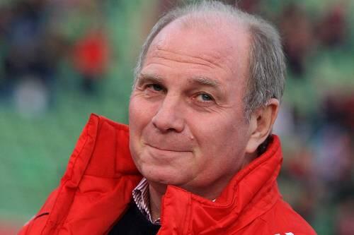 Uli Hoeneß fürchtet, der deutsche Fußball könnte ohne mehr Geld aus TV-Einnahmen international ins Hintertreffen geraten.